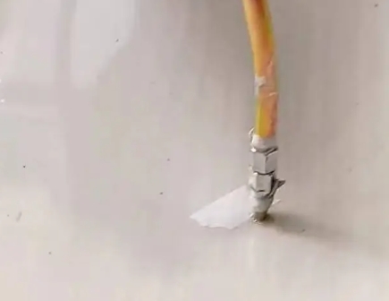肇州瓷砖空鼓维修公司专业解答在瓷砖铺贴过程中，如果使用的砂料过粗（如全部使用了粗砂），可能会导致以下问题